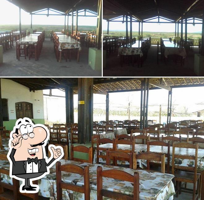 O interior do Churrascaria Casa de Taipa