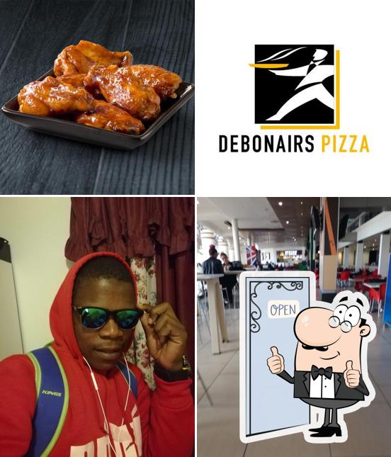 Regarder cette photo de Debonairs Pizza