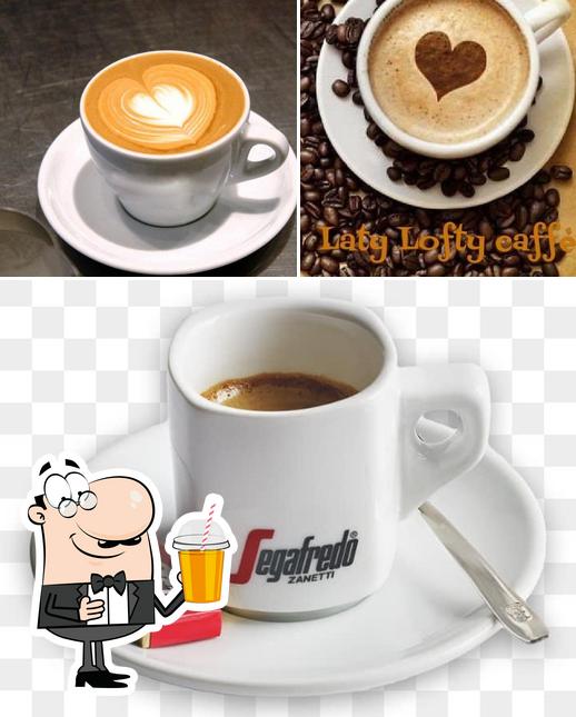 Goditi un drink a LoftyCaffe