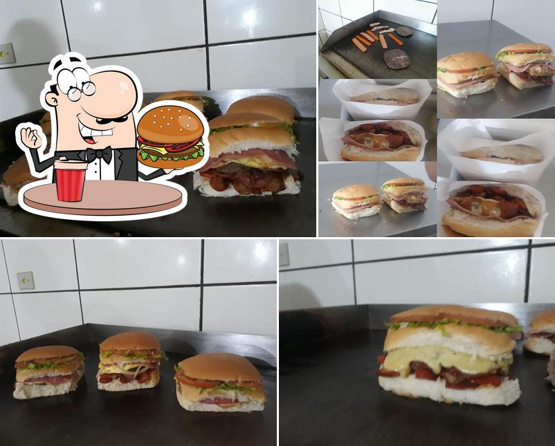 Consiga um hambúrguer no Tropical Burger