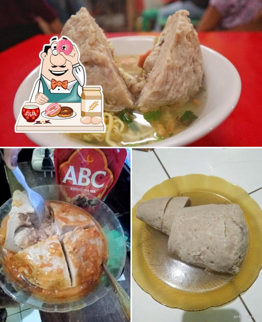 Bakso Beranak Raja & Ratu serves a number of sweet dishes