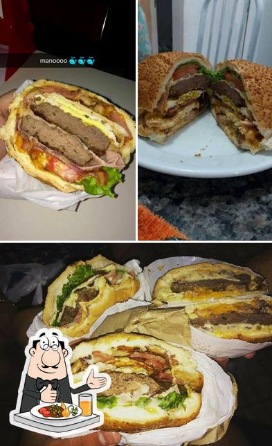 Comida en Mega Burguer