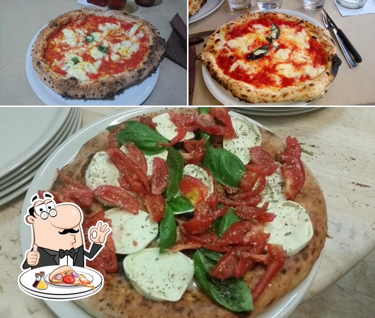 Choisissez des pizzas à L' Antica Napoli