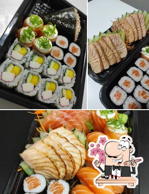 Rolos de sushi são servidos no Seikō sushi