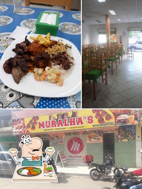 A comida e interior do restaurante