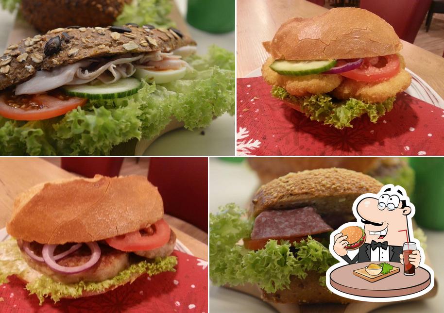Tómate una hamburguesa en Cafe Bistro 2 Brücken