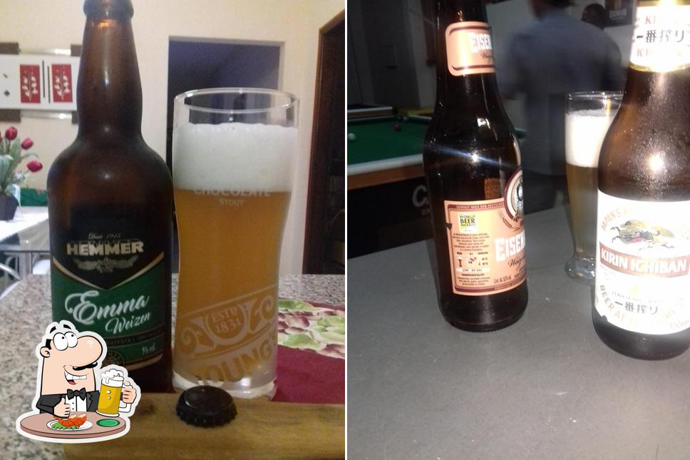 Desfute uma tulipa de cerveja leve ou escura