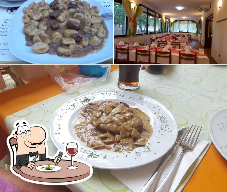La cibo e interni del ristorante