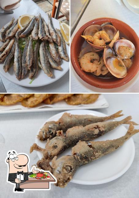 Try out seafood at Bar El Tapeo