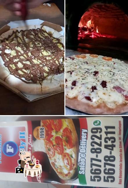 Comida em Pizzaria Family II