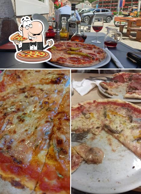 Pick pizza at Pizzeria Restaurant Terminus