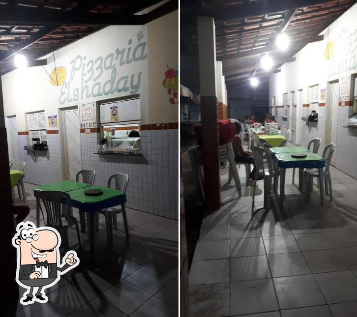 O interior do Pizzaria El Shaday