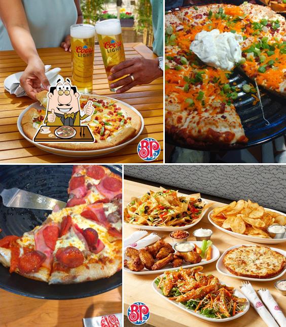 A Boston Pizza, vous pouvez prendre des pizzas