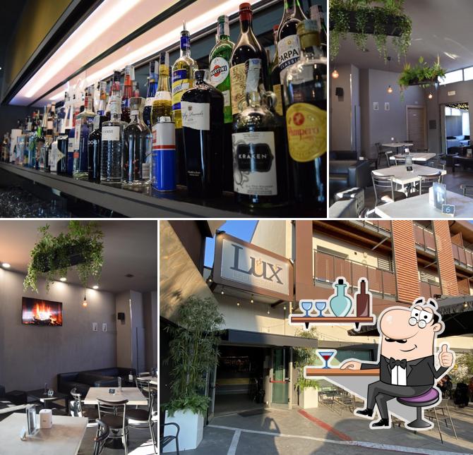 Dai un'occhiata agli interni di Lux Lounge & Bar