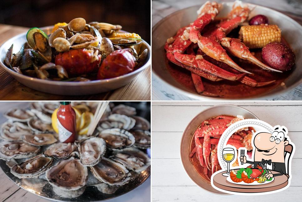 В "Hook & Reel Cajun Seafood & Bar" вы можете попробовать разные блюда с морепродуктами