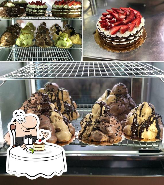 Bar pasticceria Di Maio Antonino fu Salvatore srl propone un'ampia selezione di dessert