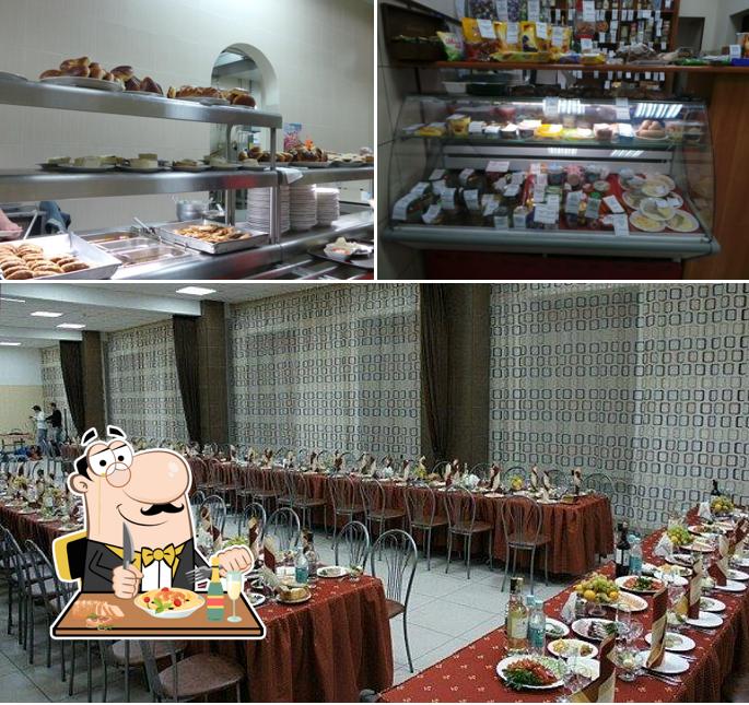 Это фото, где изображены еда и столики в Губернаторское кафе