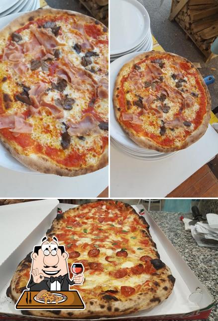 Essayez des pizzas à La Costiera di Di Tanno Antonietta