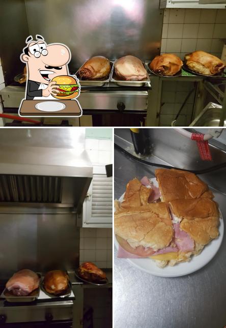 Pide una hamburguesa en Cafetería La Capilla