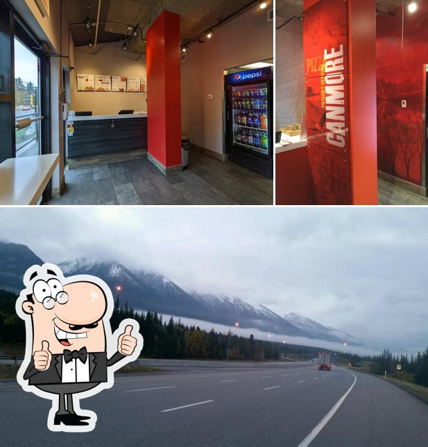 Voici une image de Pizza Hut Canmore