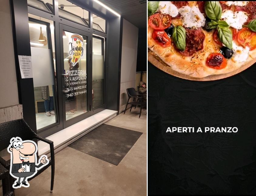 Gli interni di Jonny Pizza