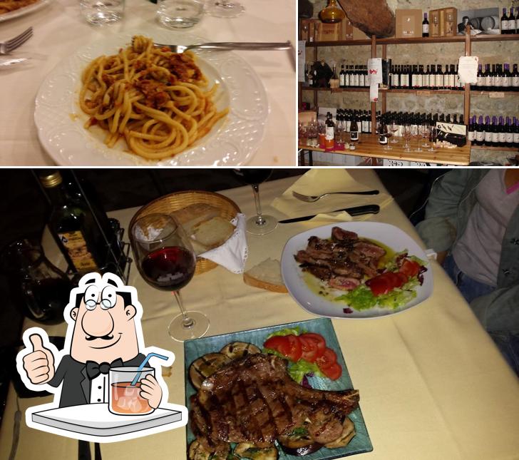 Among different things one can find drink and food at Ristorante il Pozzo