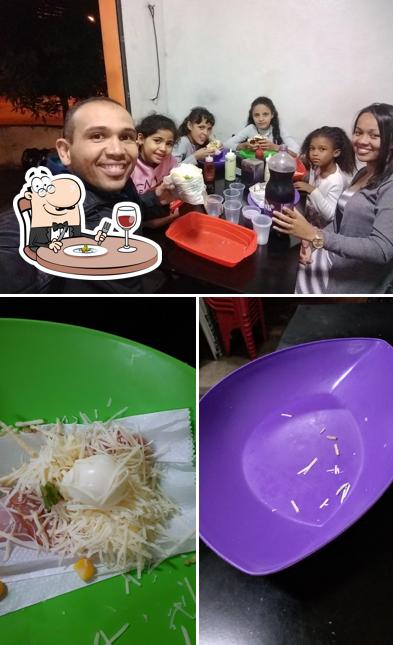 Dê uma olhada a foto apresentando comida e interior no Boi Lanches 60