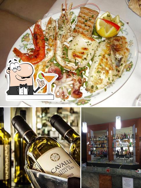 Ristorante Leone d'Oro si caratterizza per la bevanda e frutti di mare