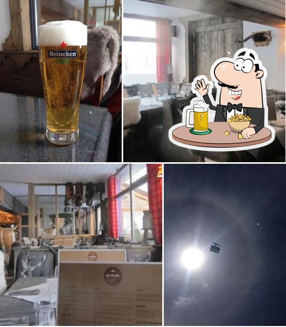 Puoi ordinare un rinfrescante bicchiere di birra chiara o scura