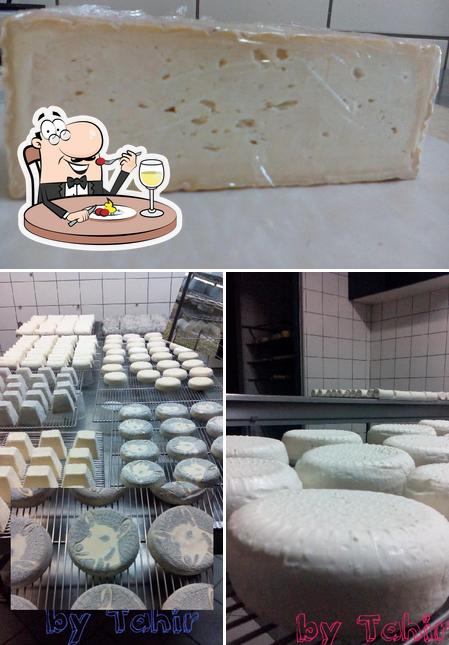 Cibo al Formaggio di capra casina albertana