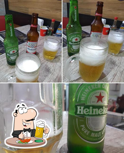 Desfute uma tulipa de cerveja leve ou escura