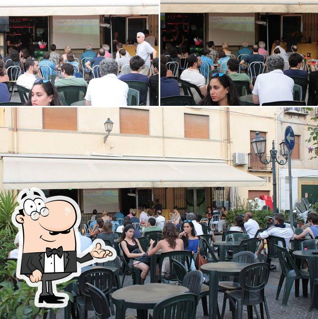 Dai un'occhiata agli interni di Alex Pub