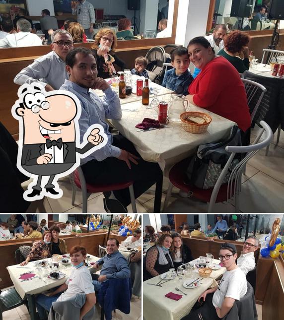 La foto di interni e tavolo da pranzo da Billà