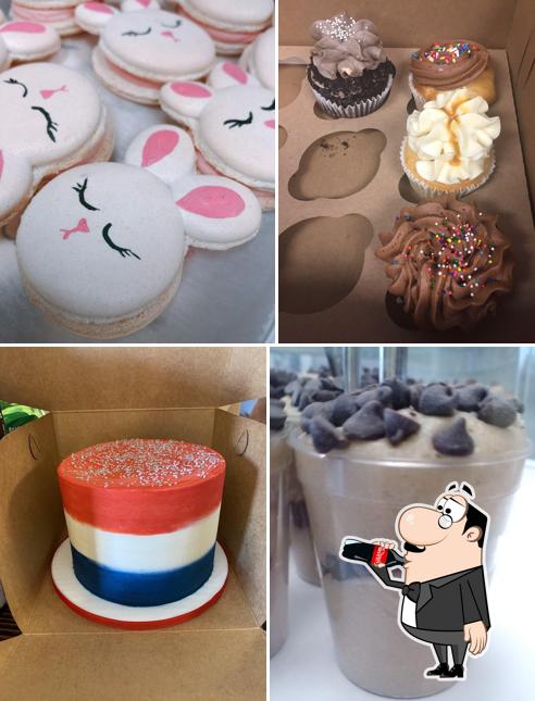 Напитки и еда - все это можно увидеть на этом фото из Confectioneiress Cupcakes & Sweets