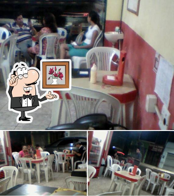 O interior do Pizzaria & Lanchonete Q'Delicia