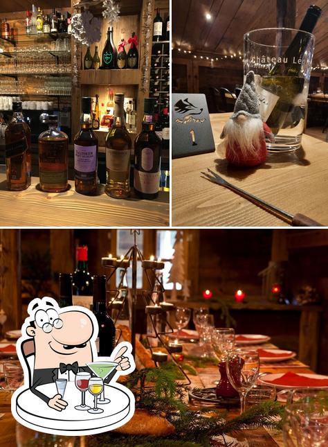 Le Chalet Du Loup - Restaurant - La Féclaz - Motoneige - Lancer De Haches serves alcohol