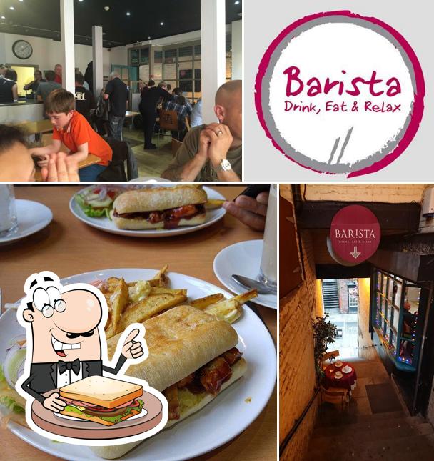 Disfruta de un sándwich en Dal Barista - Coffee Bar And Bistro