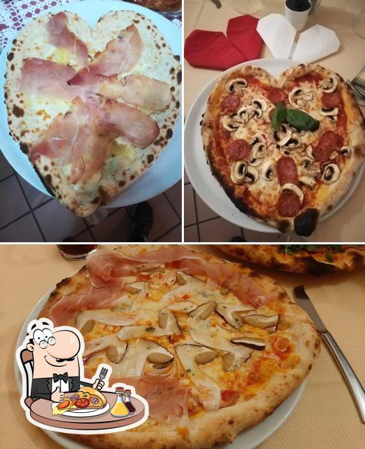 Scegli una pizza a Trattoria Pizzeria La Vecchia Società