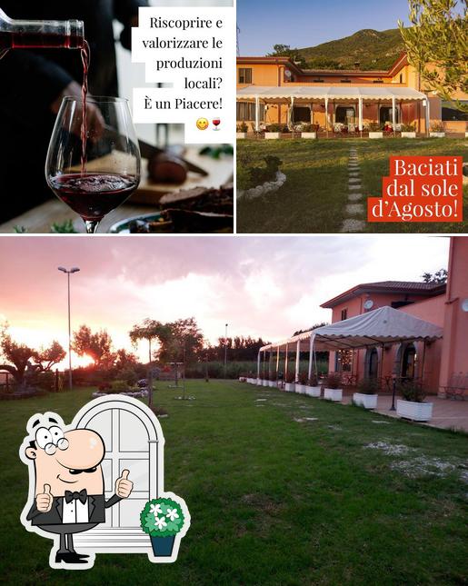 La esterno e vino del ristorante