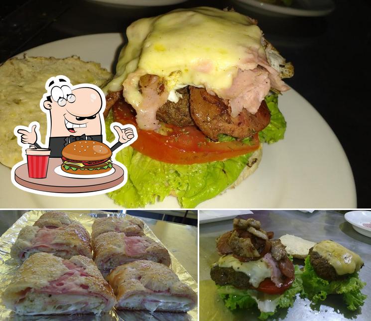 Experimente um hambúrguer no Rotisseria Casa Da Mamma