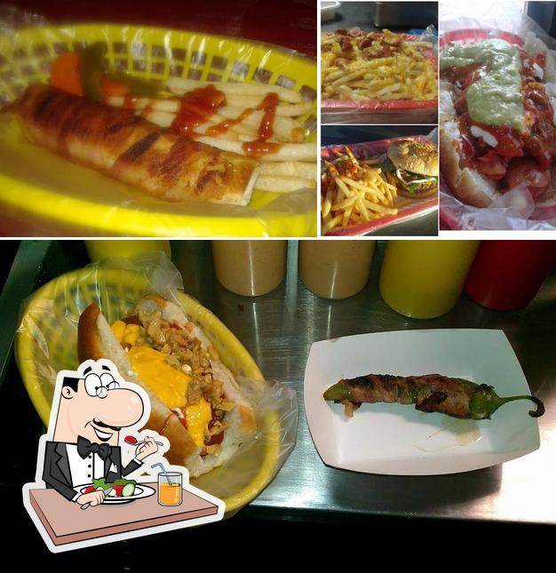 Food at Yoyo's Hot Dog