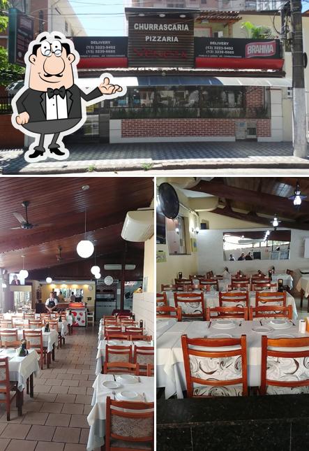 O interior do Churrascaria e Pizzaria Veneza