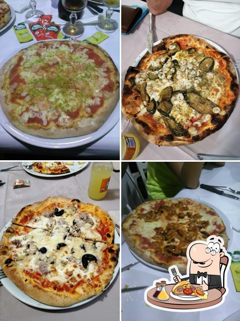 Scegli una pizza a Aquaselz beach club - Lumèra ristorante