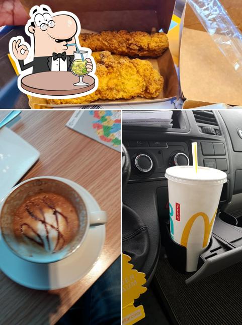 La foto di bevanda e cibo da McDonald’s