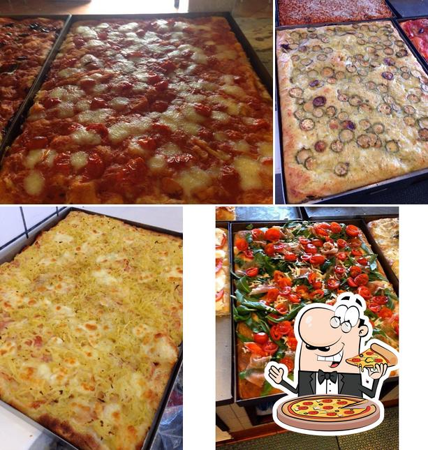 Scegli una pizza a Piazza Del Leone Napoli