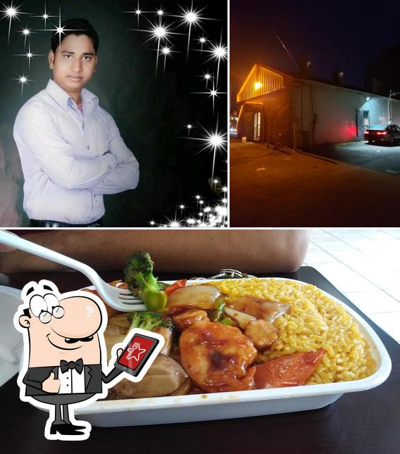 Observa las fotografías que hay de exterior y comida en China Star Chen