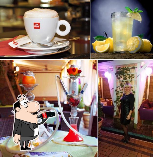 Взгляните на это изображение, где видны напитки и внутреннее оформление в Ресторан Фонкони