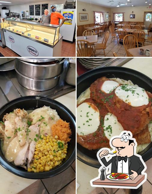 Это фото, где изображены еда и внутреннее оформление в Tony's Family Restaurant