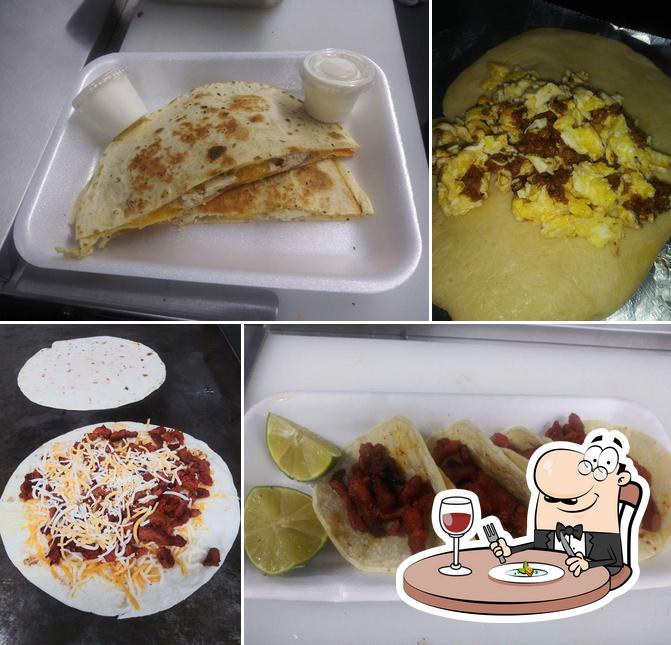 A Rolling Feast: A Review of the Carreta Tacos Experience