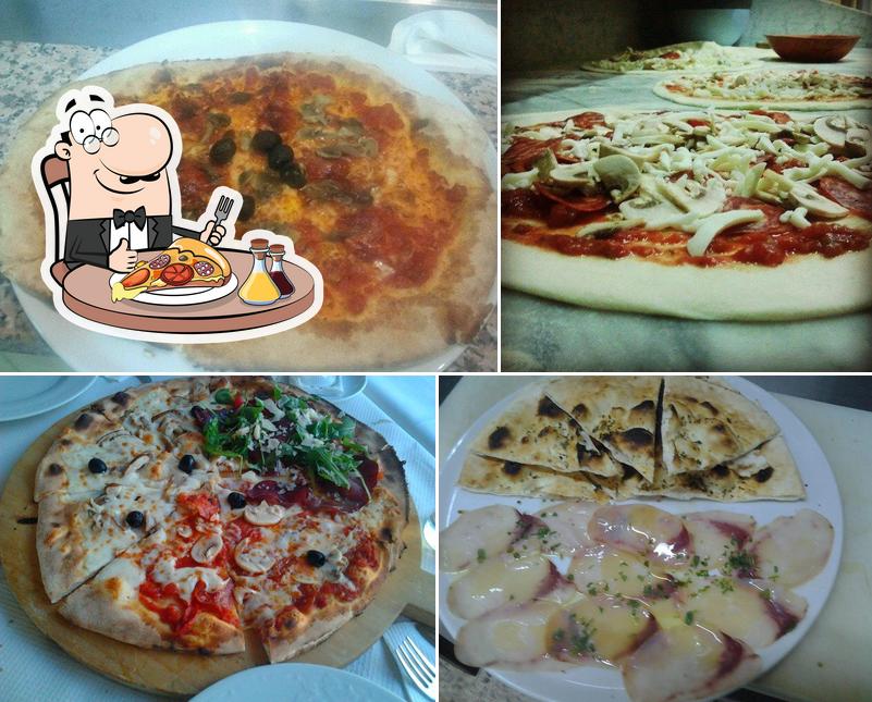 Prenditi una pizza a Pizzeria La Piazzetta